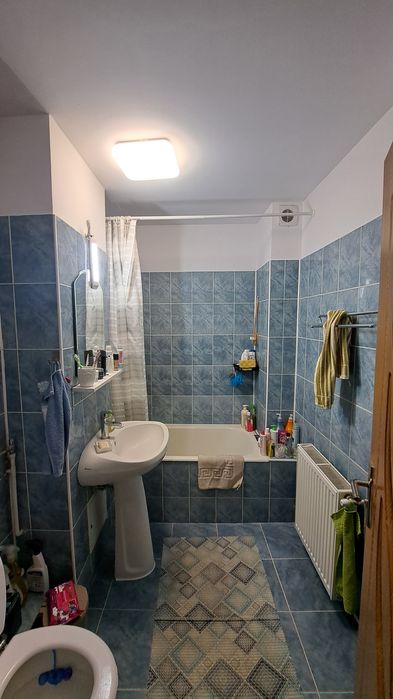 Inchiriez apartament 3 camere in Tudor