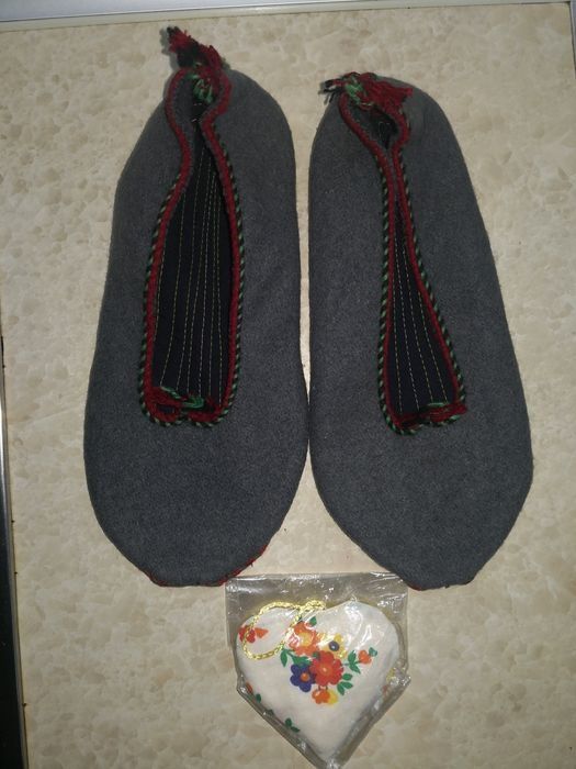 Продавам,Ръчно изработени пантофи, терлъци”с вплетени, Етно” мотиви