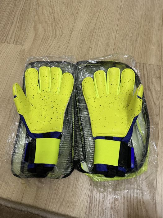 Вратарские перчатки Be One