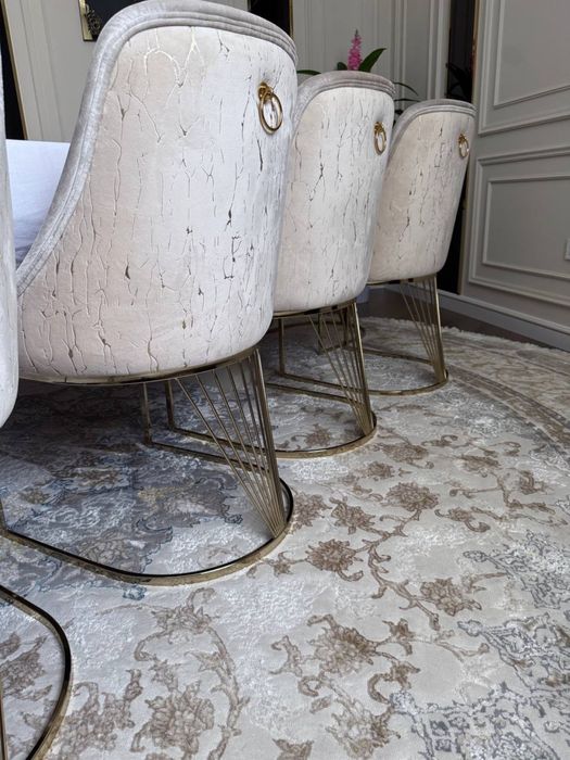 Стол и 12 турецких стульев