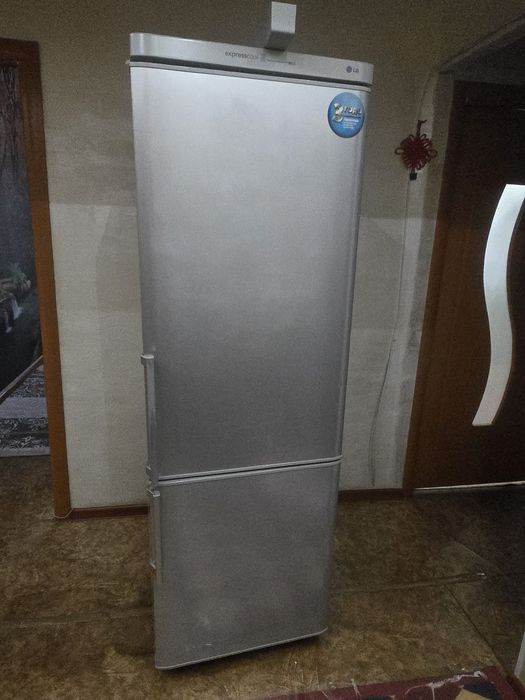 Продается холодильник LG . Рабочем состоянии