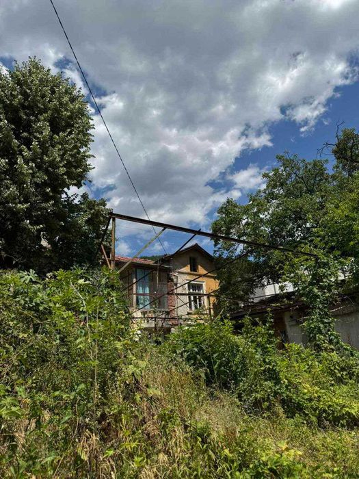 Продава се къща в Мъглиж