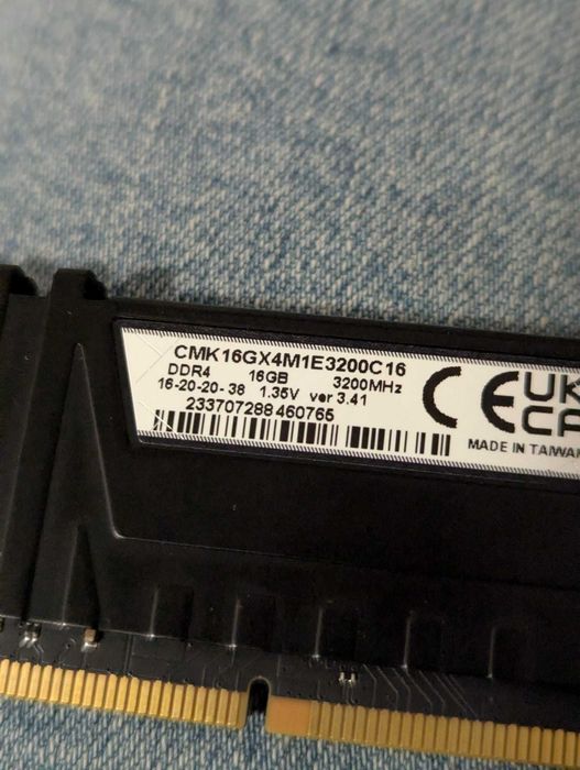 Memorie Corsair Vengeance LPX 16GB DDR4 3200MHz Negru