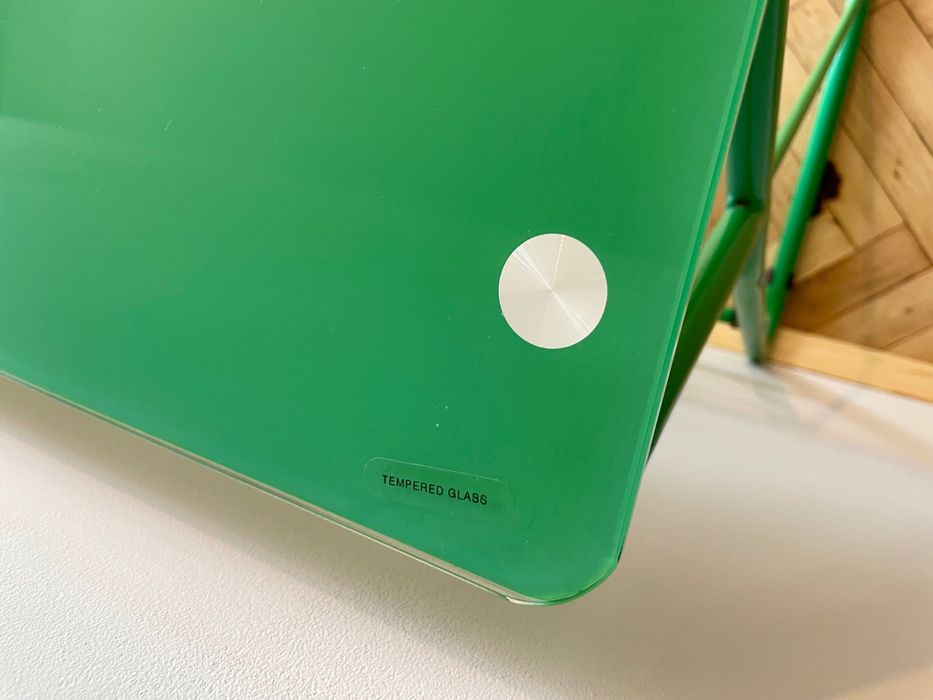 Ново детско бюро от закалено стъкло и метал