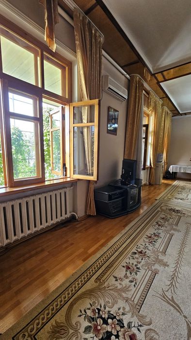 Продаю дом по цене голой земли под гостиницу в центре Мирабадского р-н