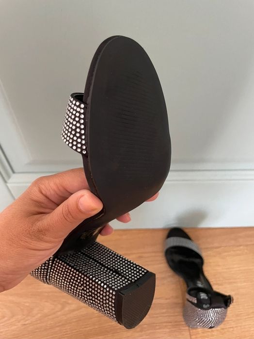 Sandale cu toc gros si strasuri 38