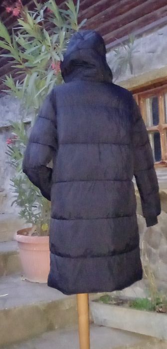 Haina neagră ,lunga  de dama pentru iarna,