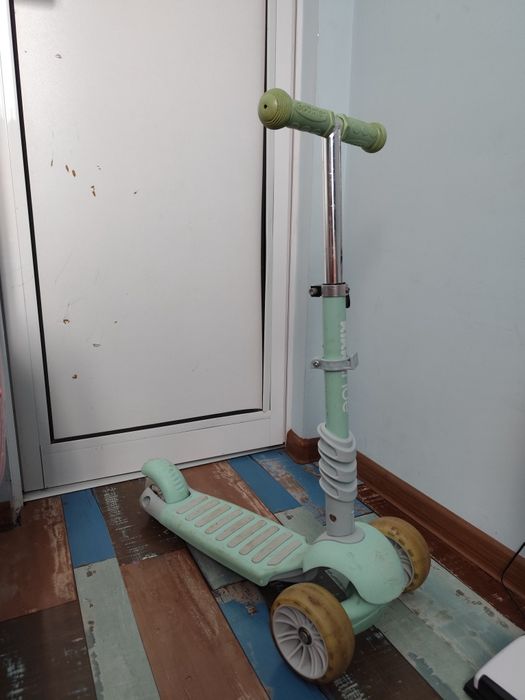 Детска кола- триколка- тротинетка