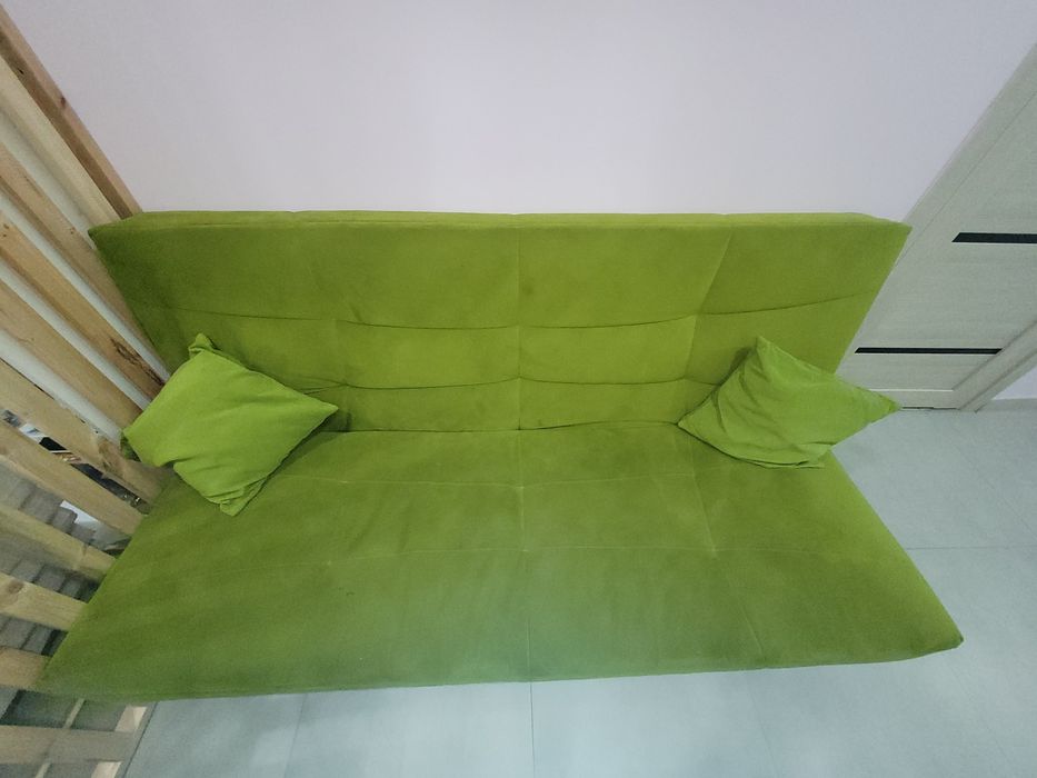Продам диван  зеленый