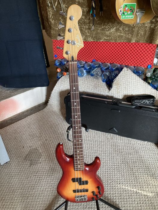 Fender Bass 4 струнен Mexico 2003