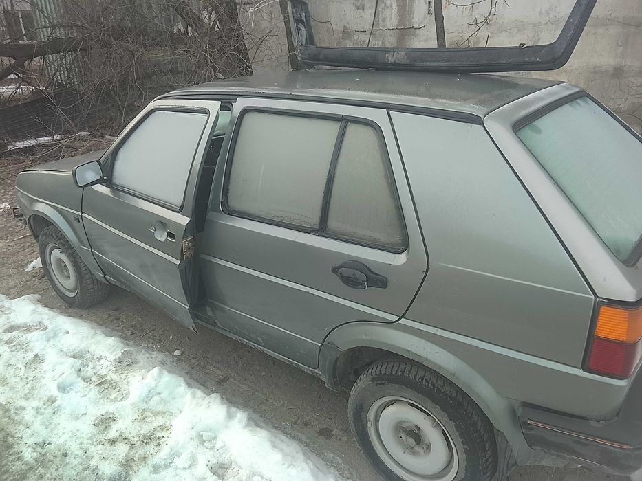 Автомобиль гольф 2