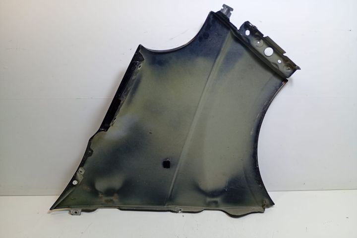 Aripa stanga Prezinta zgarieturi Nissan Primastar  seria