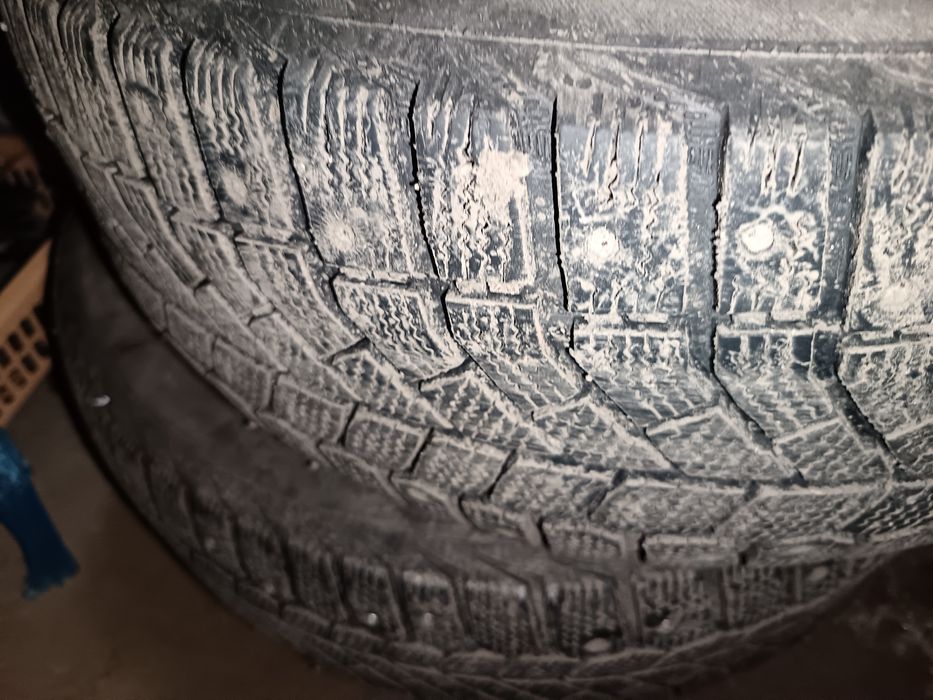 Зимние покрышки шипованные