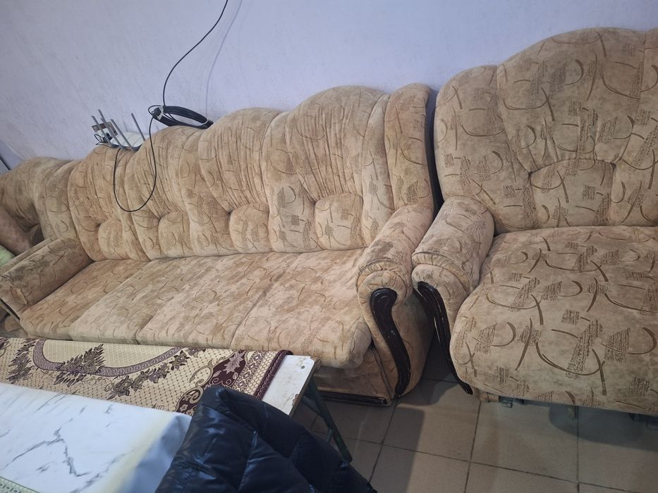 Продается диван и два кресла
