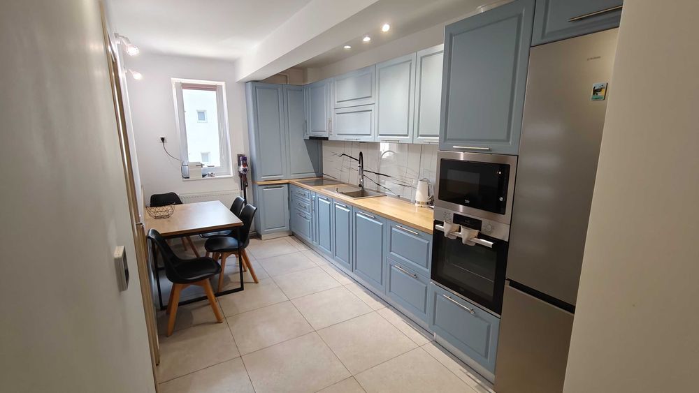 PF Vând apartament 2 camere, decomandat, 51 mp, zona Petrom, parcare