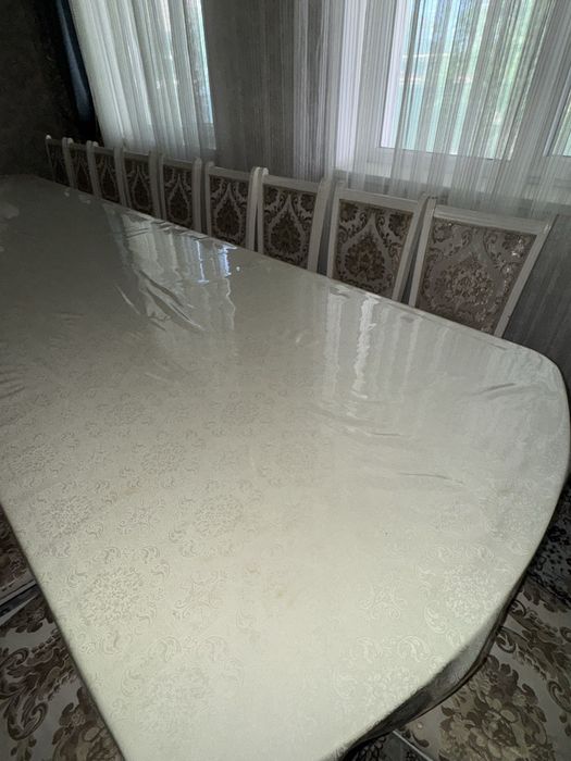 Стол со стулями