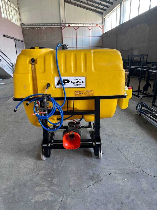Штанговый опрыскиватель 600 л / 12 м