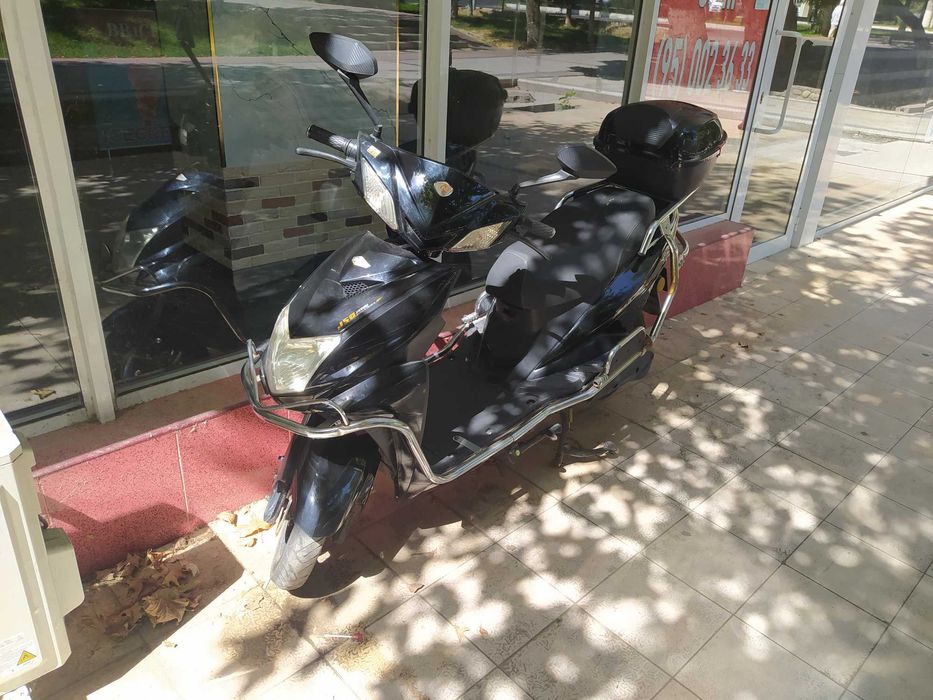 Электроскутер (мопед) 2-х местный