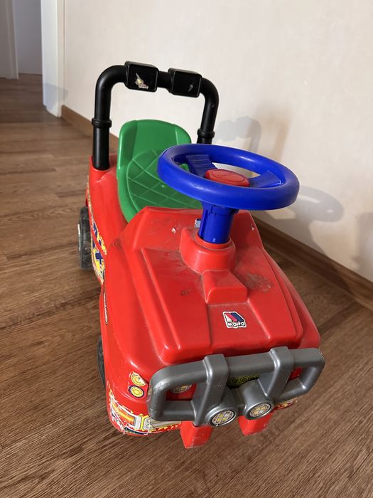 Продам машинку толокар Полесье