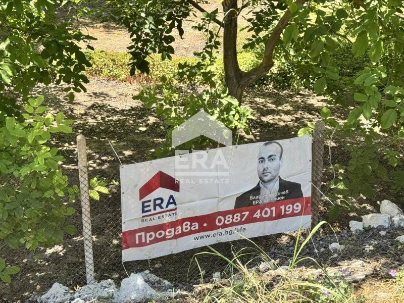 Ексклузивен парцел с партиди за ток и вода за продажба с лице на главн