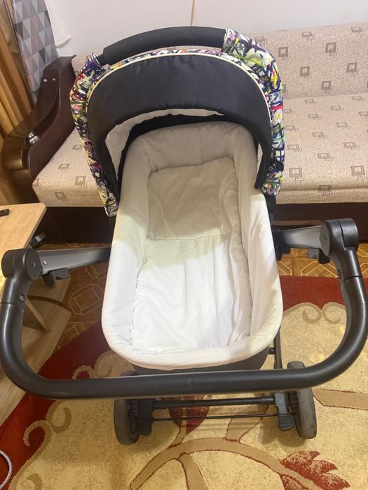 Carucior 3 în 1 Foppapedretti si un leagan electric
