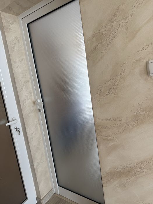 Алуминиеви врати с цяло матирано стъкло