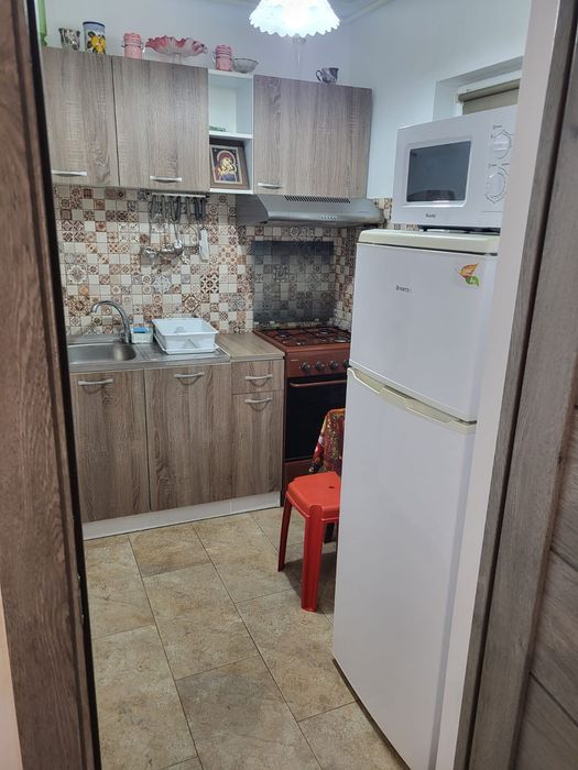 Închiriez garsoniera