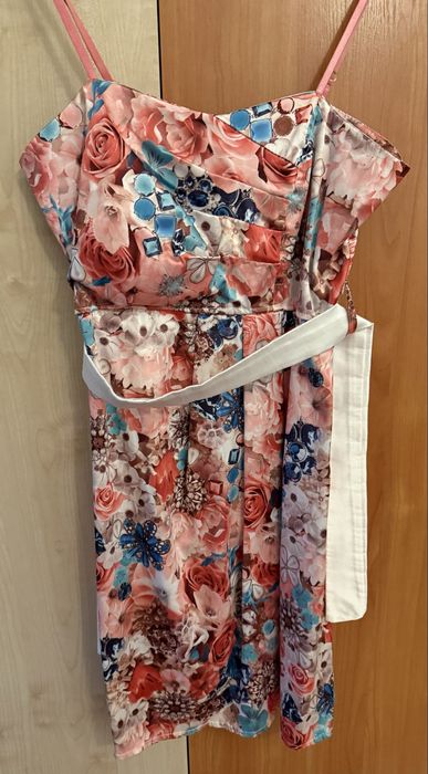 Рокля с флорален мотив