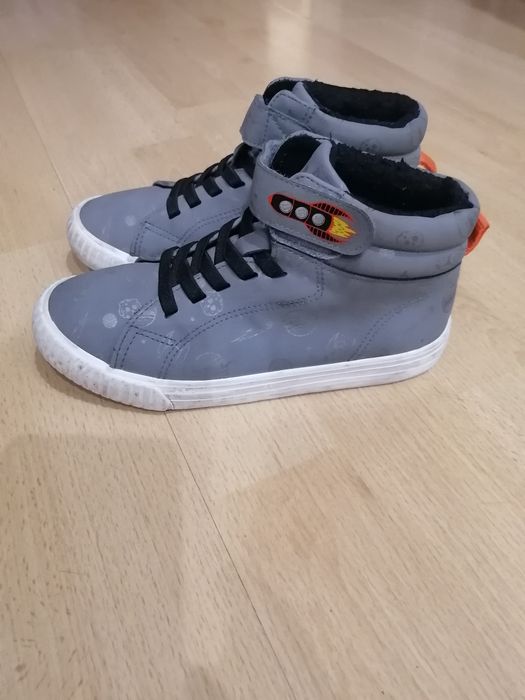 Продам обувь на мальчика H&M