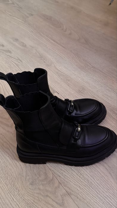 продам женские ботинки