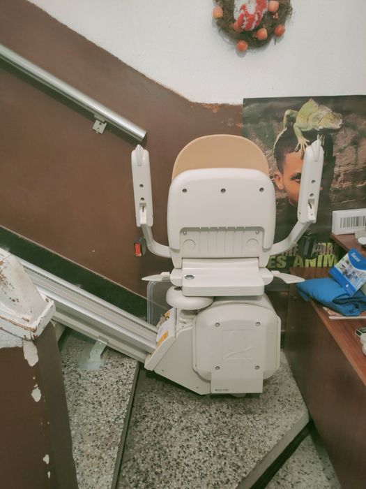 Столче за изкачване на стълби за трудноподвижни хора за монтаж