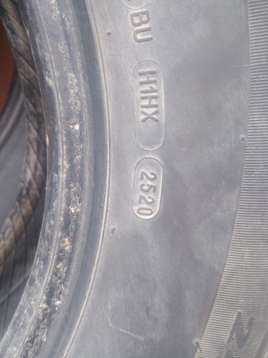 Vând 2 cauciucuri Michelin 245 70 16