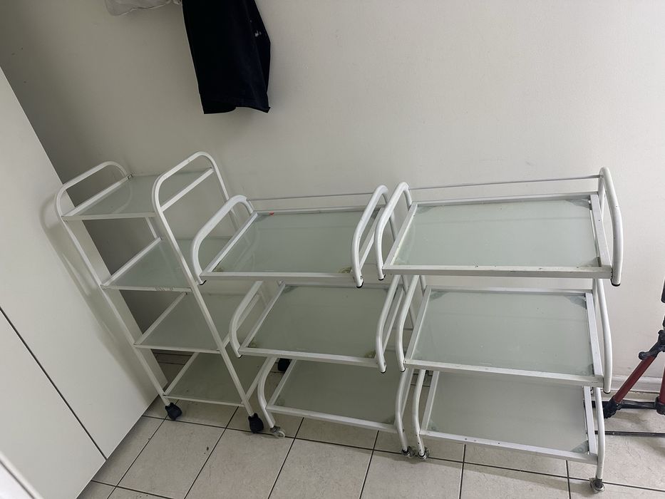 Медицинские столики на колесах