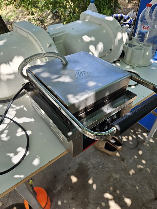 Гофретник тип швейцарска вафла на ток професионален  втора употреба