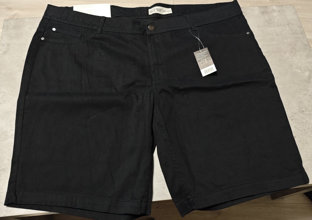 Дамски черни бермуди