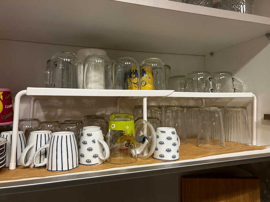 Разтягащ се рафт органайзер за чинии, чаши, обувки и др.