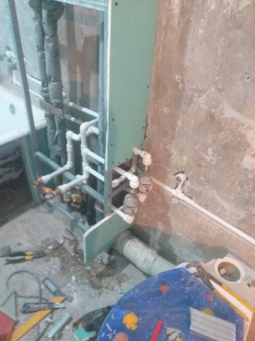 Executam instalații sanitare și electrice si placări scării gresie mar