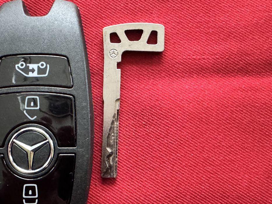 Смарт ключ за Mercedes Sprinter оригинален  след 2019