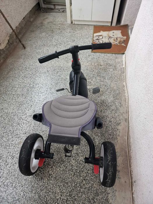 Продавам триколка Lorelli Jaguar