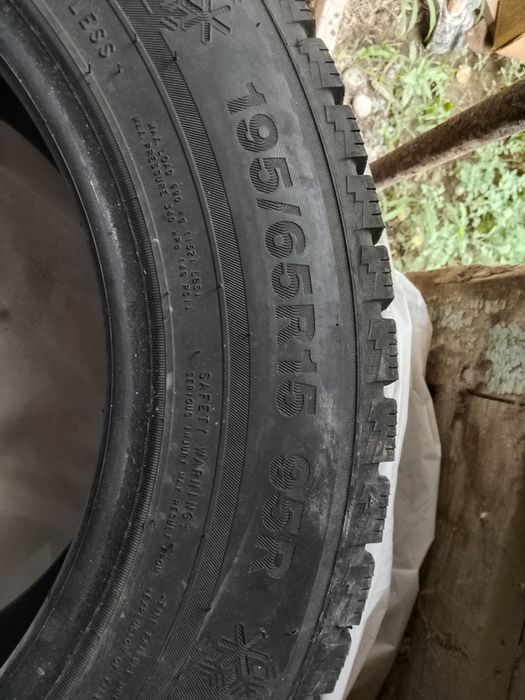 Продам шины зимние 15 размер