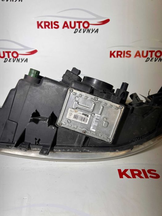 Десен фар за Volvo V70 / Волво В70 2005г