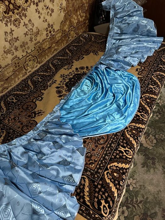 Плотные шторы с лабрикеном для зала