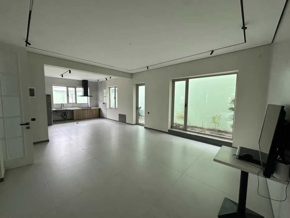 СДАЁТСЯ в Аренду ул, САЁХАТ ПОД Офис  Кафе  380 м2 Паркинг  3-4 машины