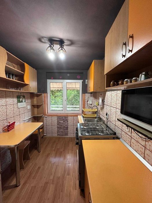 Apartament 3 camere, 66 m², etaj 2/4 – gata de mutat, zonă liniștită, aproape de Palas