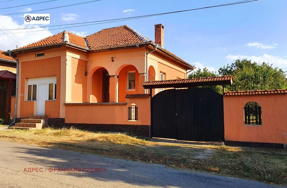 Продава се Къща в с. Коиловци, Област Плевен - 150 кв.м за 289 €/кв.м - Снимка #1