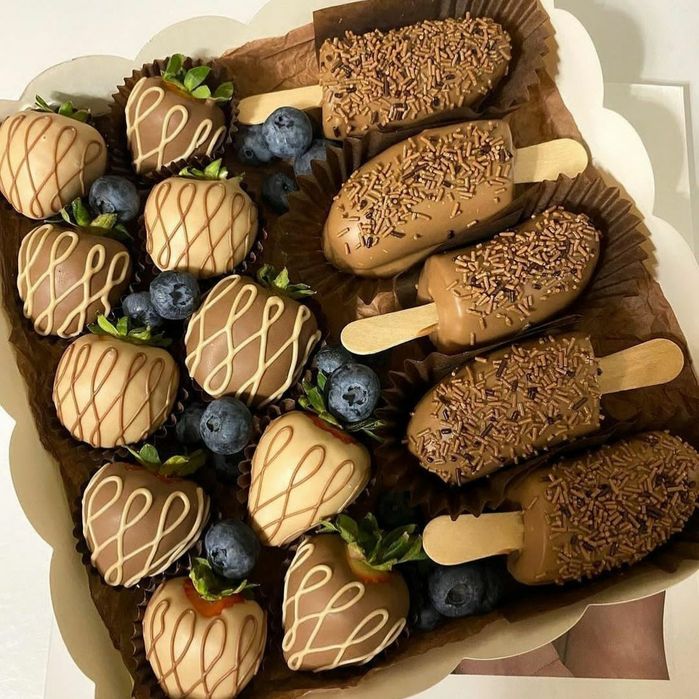 Клубника в шоколаде, торт, букет, подарки