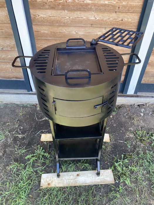 Gratar cu plita pe lemne