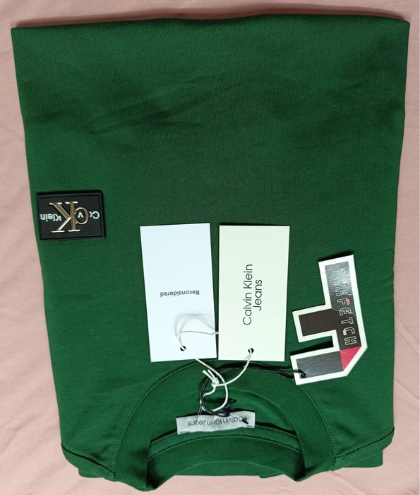 Vand tricou nou de barbati Calvin Klein