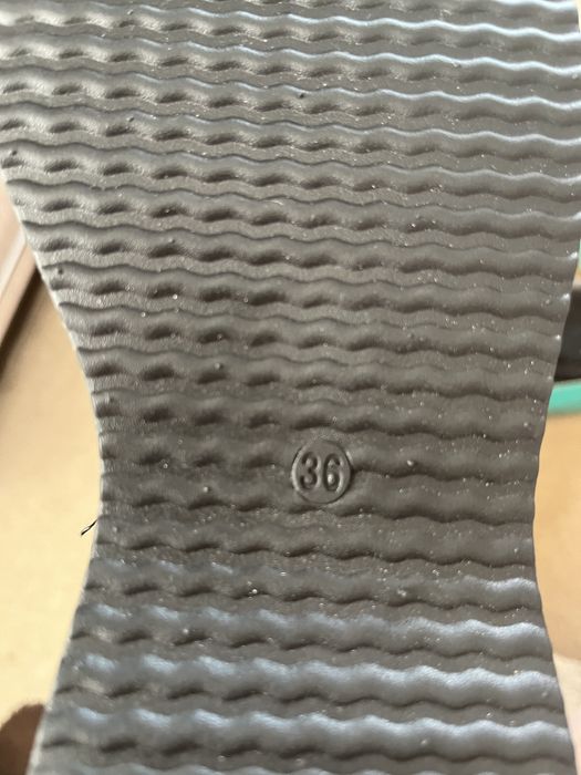 Продам ботинки женские