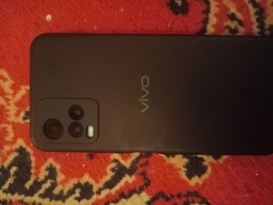 Продам телефон виво у33с